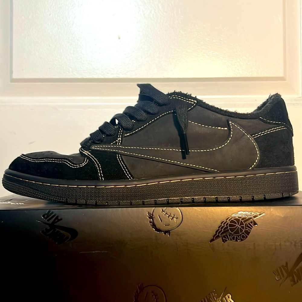 Travis Scott Jordan 1 Retro Low Black Phantoms